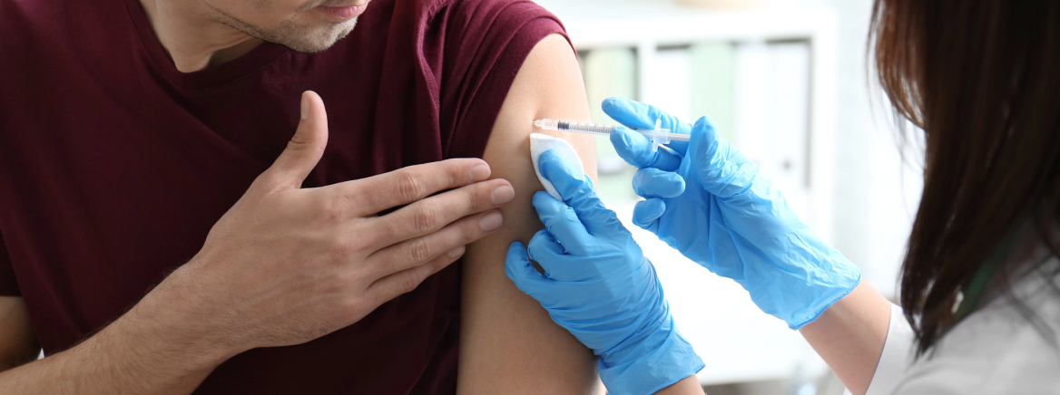 mc-img-hlt-flu-shot Person getting a flu shot